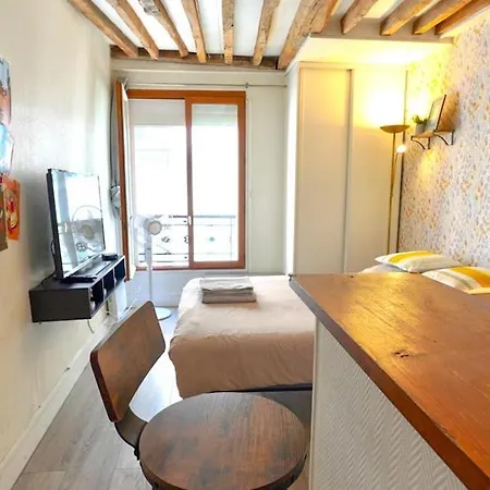 04 Grand Near Republique Apartman