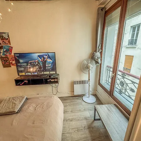 04 Grand Near Republique Apartman